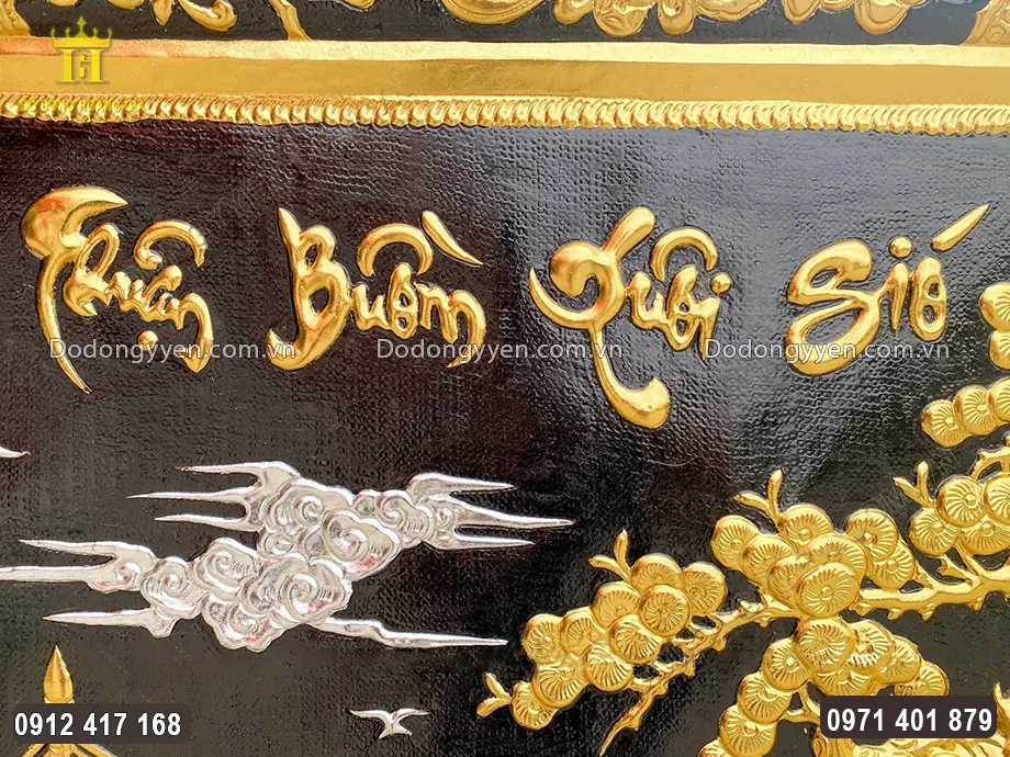Chữ Thuận Buồm Xu&ocirc;i Gi&oacute; được chạm th&uacute;c sắc n&eacute;t theo kiểu chữ thư ph&aacute;p